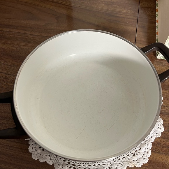Vintage 70s Dutch Oven - Floral Enamel Cookware - Picture 6 of 12